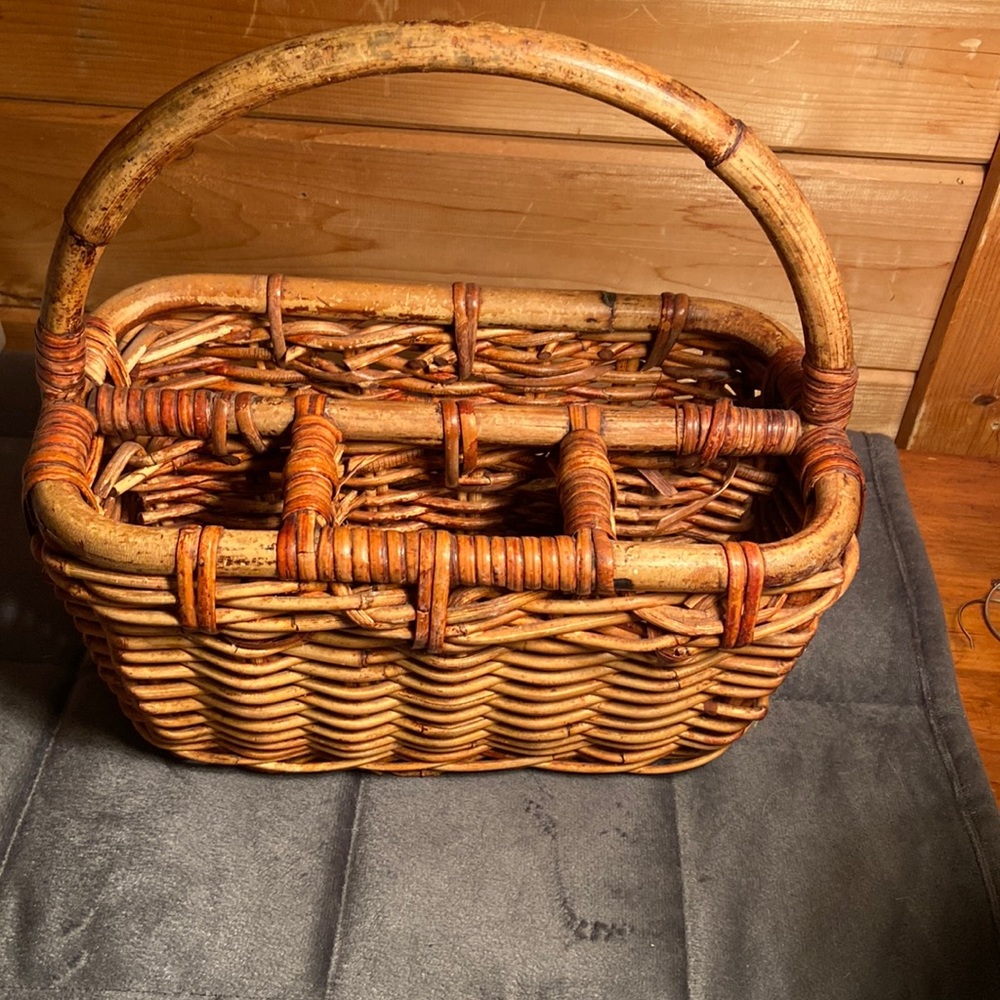 Utensil‎ basket